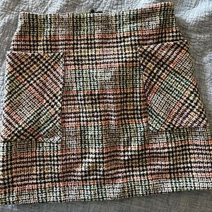 Beautiful Maeve by anthropologie skirt. Lovely tweed colors. 45 cm in length